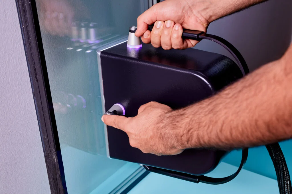 Case Study: Zapewnienie niewidzialnej jakości szyb zespolonych dzięki Sparklike Laser Portable